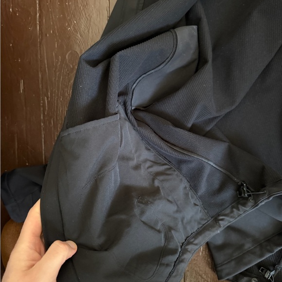 lululemon athletica Men's Black Windbreaker - Picture 14 of 16